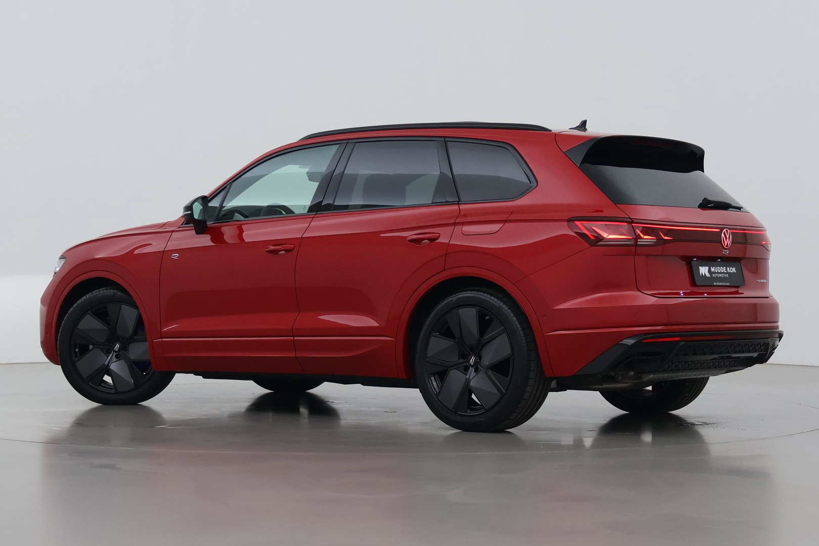 Volkswagen Touareg 3.0 TSi eHybrid 4MOTION R | FINAL EDITION | Luchtvering | Trekhaak | Panoramadak | Dynaudio | 360° Camera