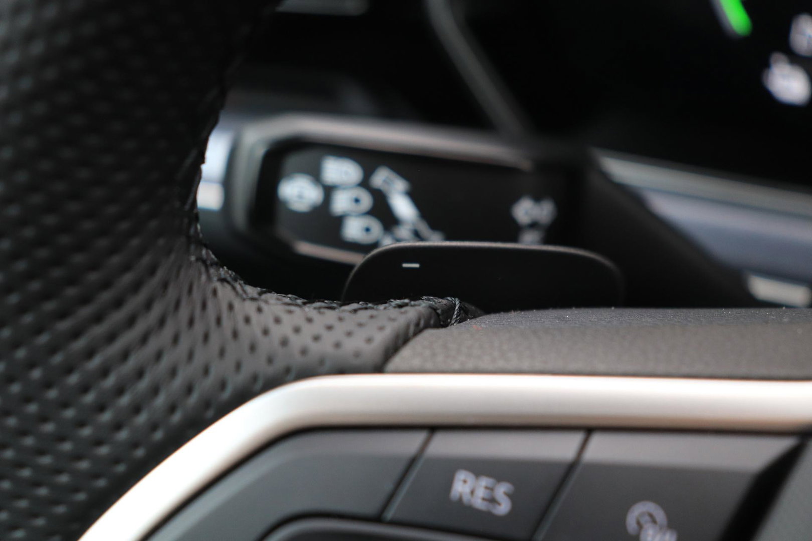 Volkswagen Touareg 3.0 TSi eHybrid 4MOTION R | FINAL EDITION | Luchtvering | Trekhaak | Panoramadak | Dynaudio | 360° Camera
