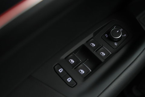 Volkswagen Touareg 3.0 TSi eHybrid 4MOTION R | FINAL EDITION | Luchtvering | Trekhaak | Panoramadak | Dynaudio | 360° Camera