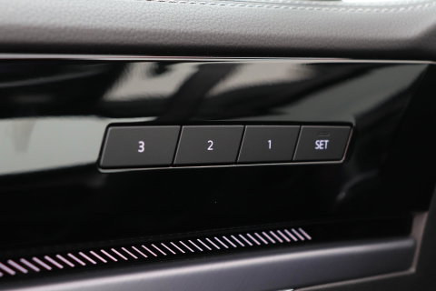 Volkswagen Touareg 3.0 TSi eHybrid 4MOTION R | FINAL EDITION | Luchtvering | Trekhaak | Panoramadak | Dynaudio | 360° Camera