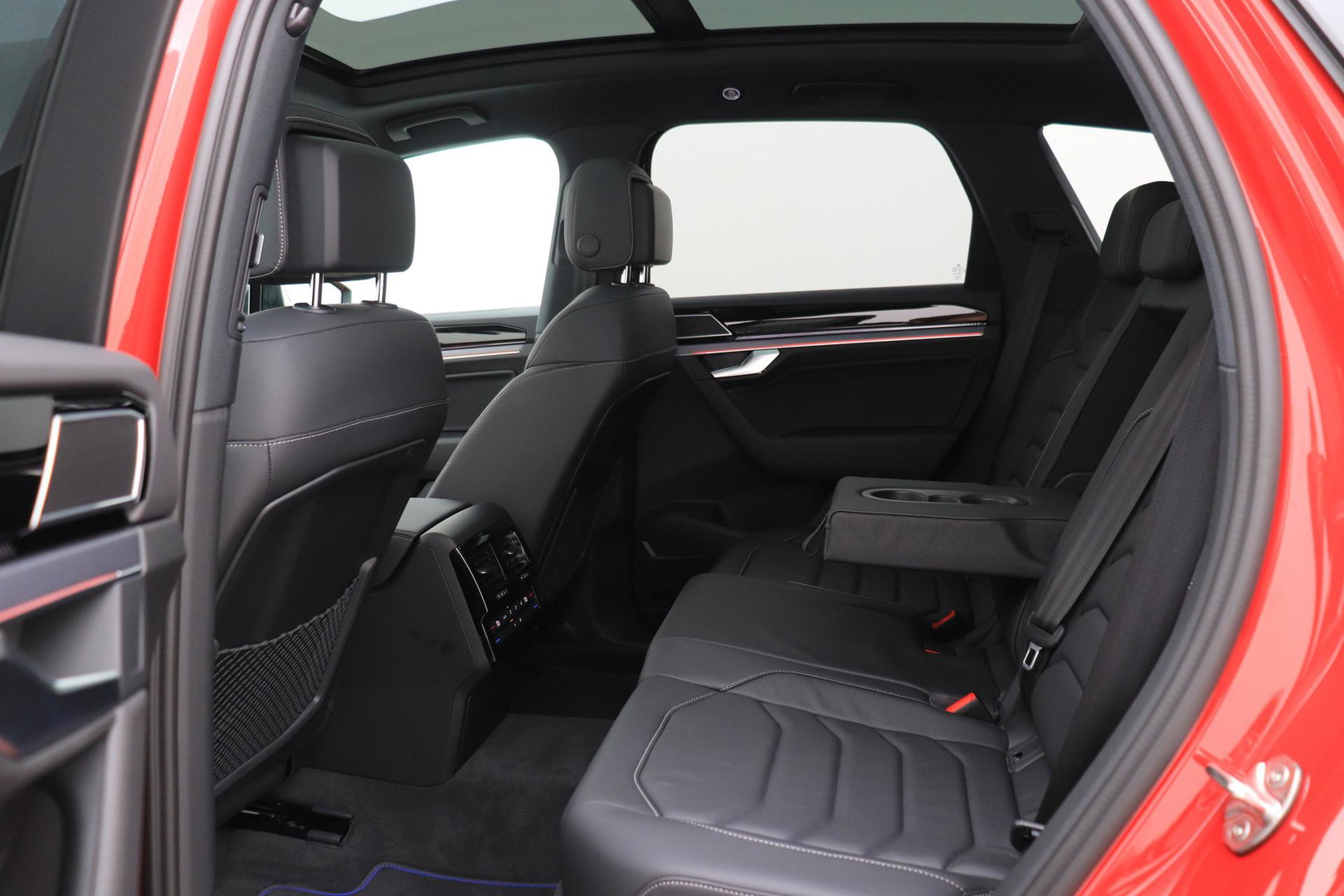 Volkswagen Touareg 3.0 TSi eHybrid 4MOTION R | FINAL EDITION | Luchtvering | Trekhaak | Panoramadak | Dynaudio | 360° Camera