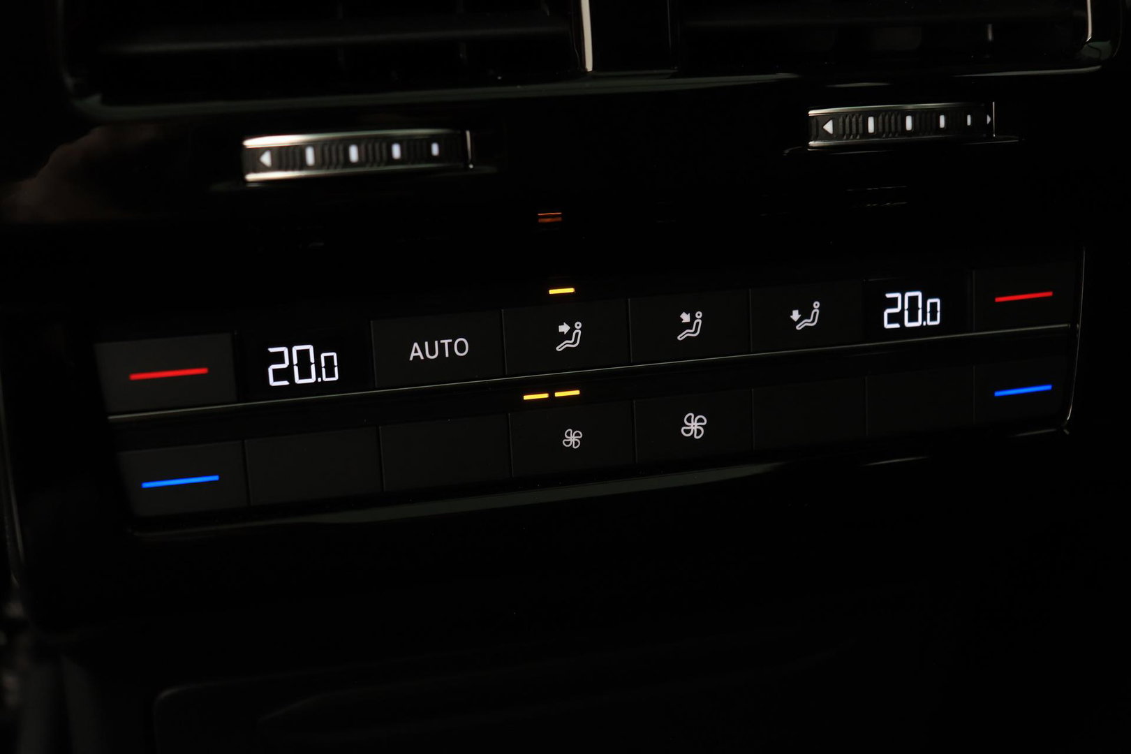 Volkswagen Touareg 3.0 TSi eHybrid 4MOTION R | FINAL EDITION | Luchtvering | Trekhaak | Panoramadak | Dynaudio | 360° Camera