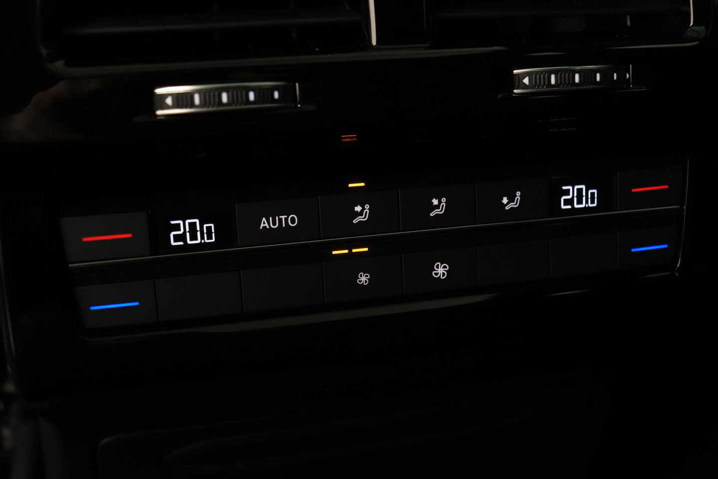 Volkswagen Touareg 3.0 TSi eHybrid 4MOTION R | FINAL EDITION | Luchtvering | Trekhaak | Panoramadak | Dynaudio | 360° Camera