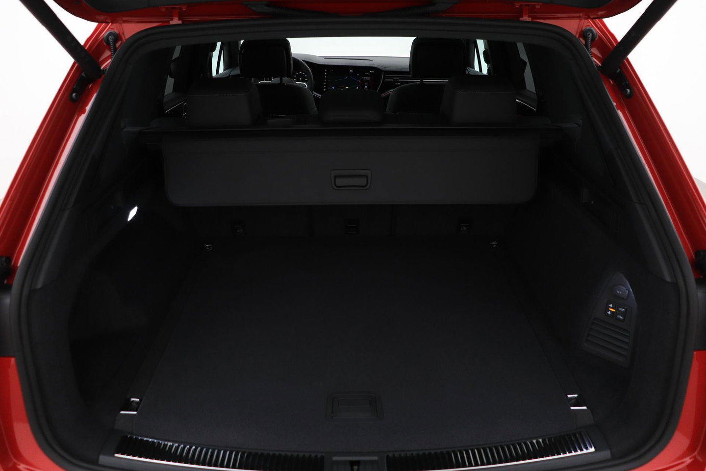 Volkswagen Touareg 3.0 TSi eHybrid 4MOTION R | FINAL EDITION | Luchtvering | Trekhaak | Panoramadak | Dynaudio | 360° Camera