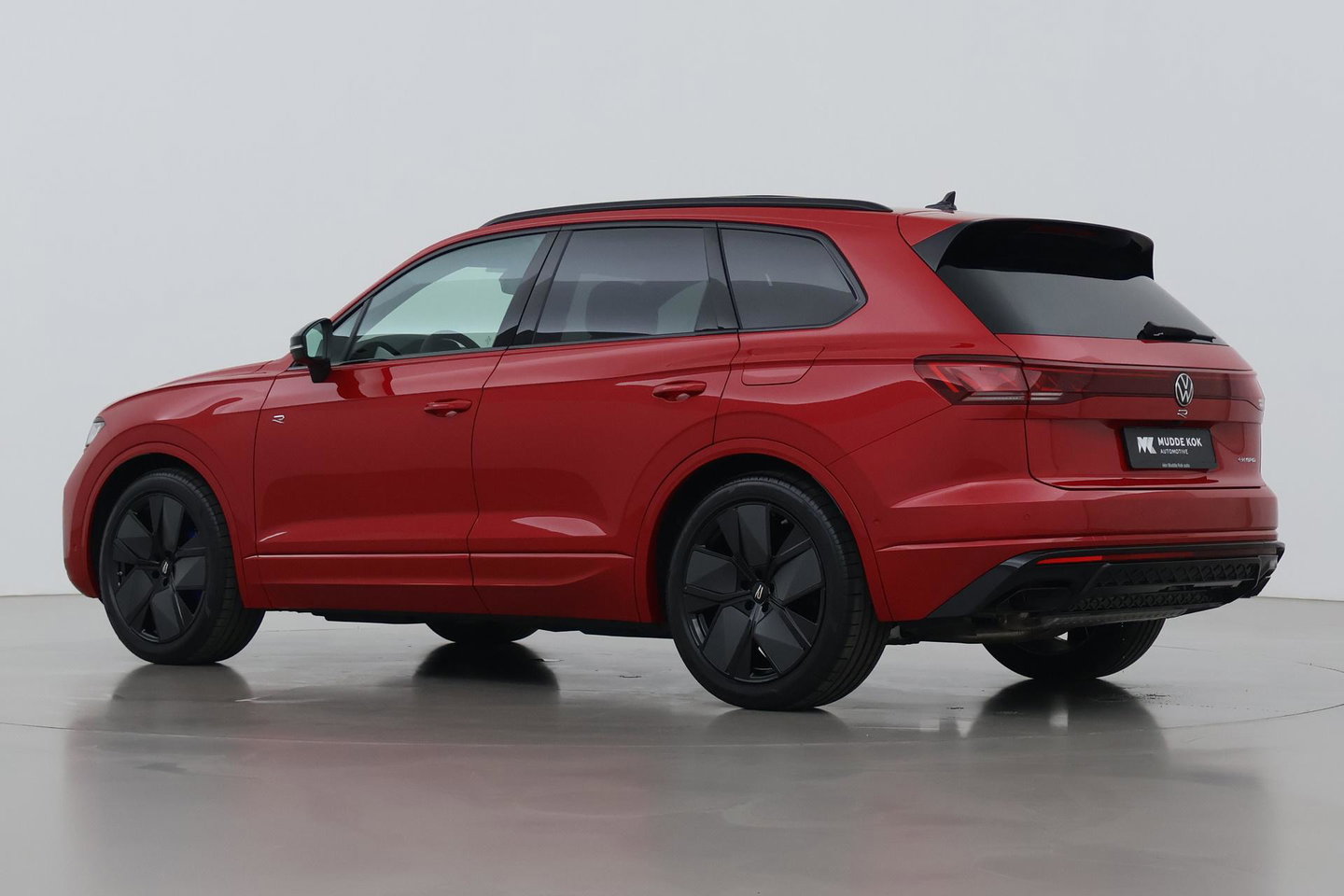 Volkswagen Touareg 3.0 TSi eHybrid 4MOTION R | FINAL EDITION | Luchtvering | Trekhaak | Panoramadak | Dynaudio | 360° Camera