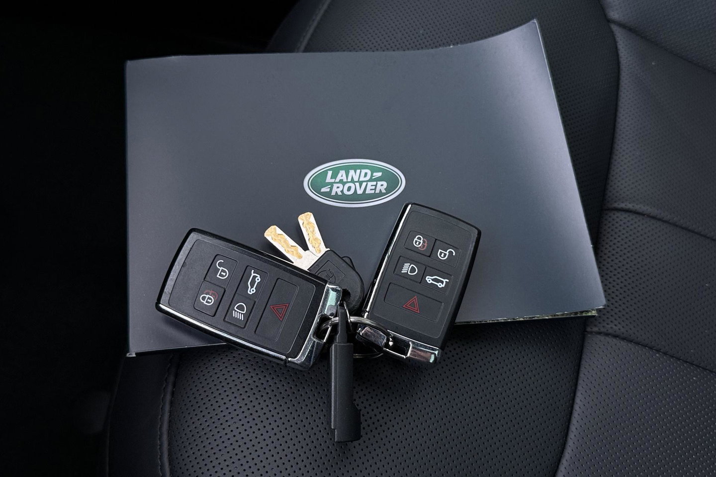 Land Rover Range Rover Sport 3.0 P440e SE | ACC | Panoramadak | Luchtvering | Trekhaak | 360° Camera | Stoel+Stuurverwarming | 22 Inch