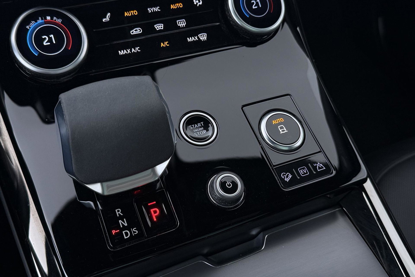 Land Rover Range Rover Sport 3.0 P440e SE | ACC | Panoramadak | Luchtvering | Trekhaak | 360° Camera | Stoel+Stuurverwarming | 22 Inch