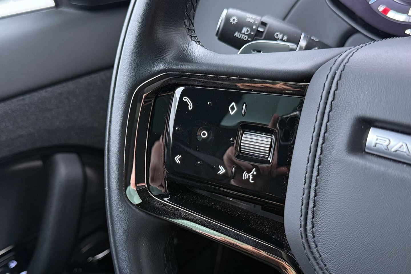 Land Rover Range Rover Sport 3.0 P440e SE | ACC | Panoramadak | Luchtvering | Trekhaak | 360° Camera | Stoel+Stuurverwarming | 22 Inch