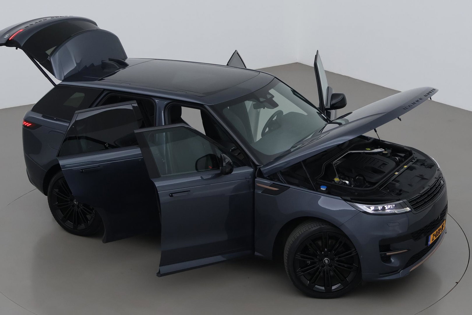 Land Rover Range Rover Sport 3.0 P440e SE | ACC | Panoramadak | Luchtvering | Trekhaak | 360° Camera | Stoel+Stuurverwarming | 22 Inch