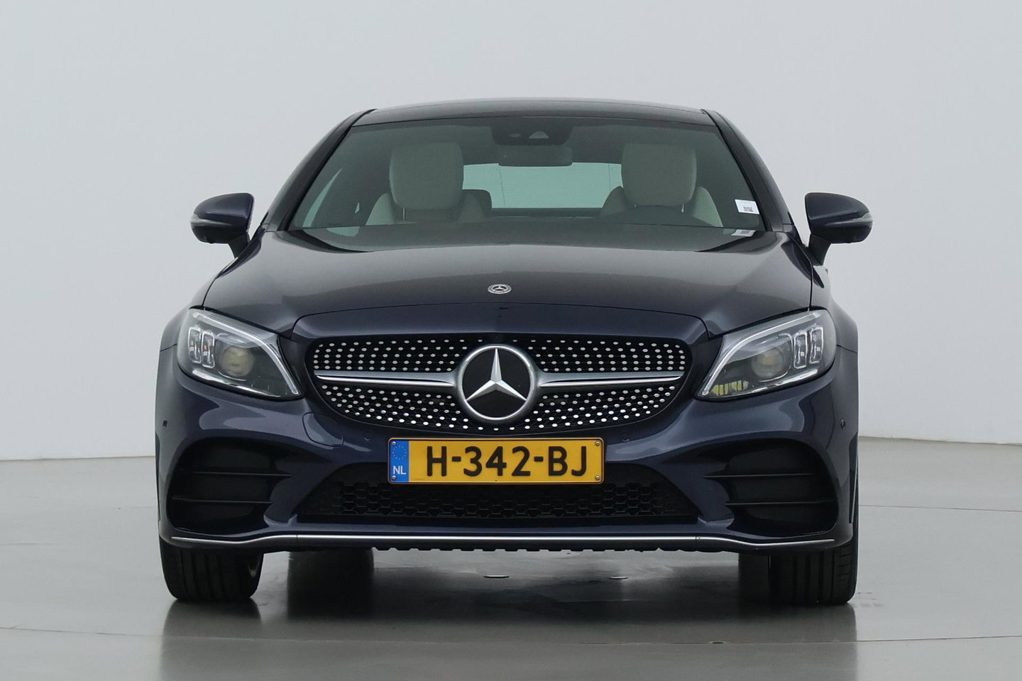 Mercedes-Benz C-Klasse Coupé 180 Premium Plus Pack | Luchtvering | Burmester | Panoramadak | 360° Camera | Memory | 19 Inch