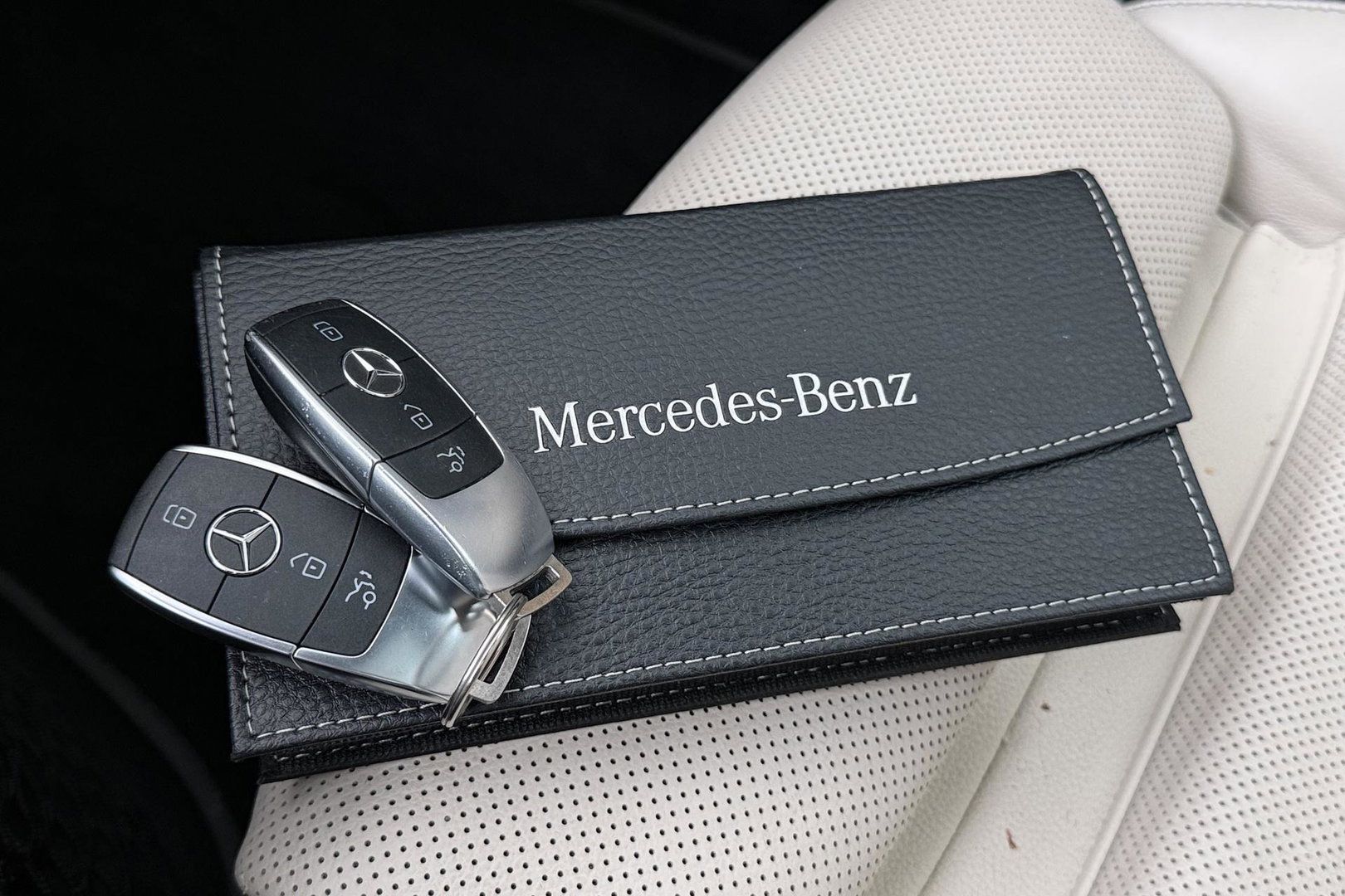 Mercedes-Benz C-Klasse Coupé 180 Premium Plus Pack | Luchtvering | Burmester | Panoramadak | 360° Camera | Memory | 19 Inch