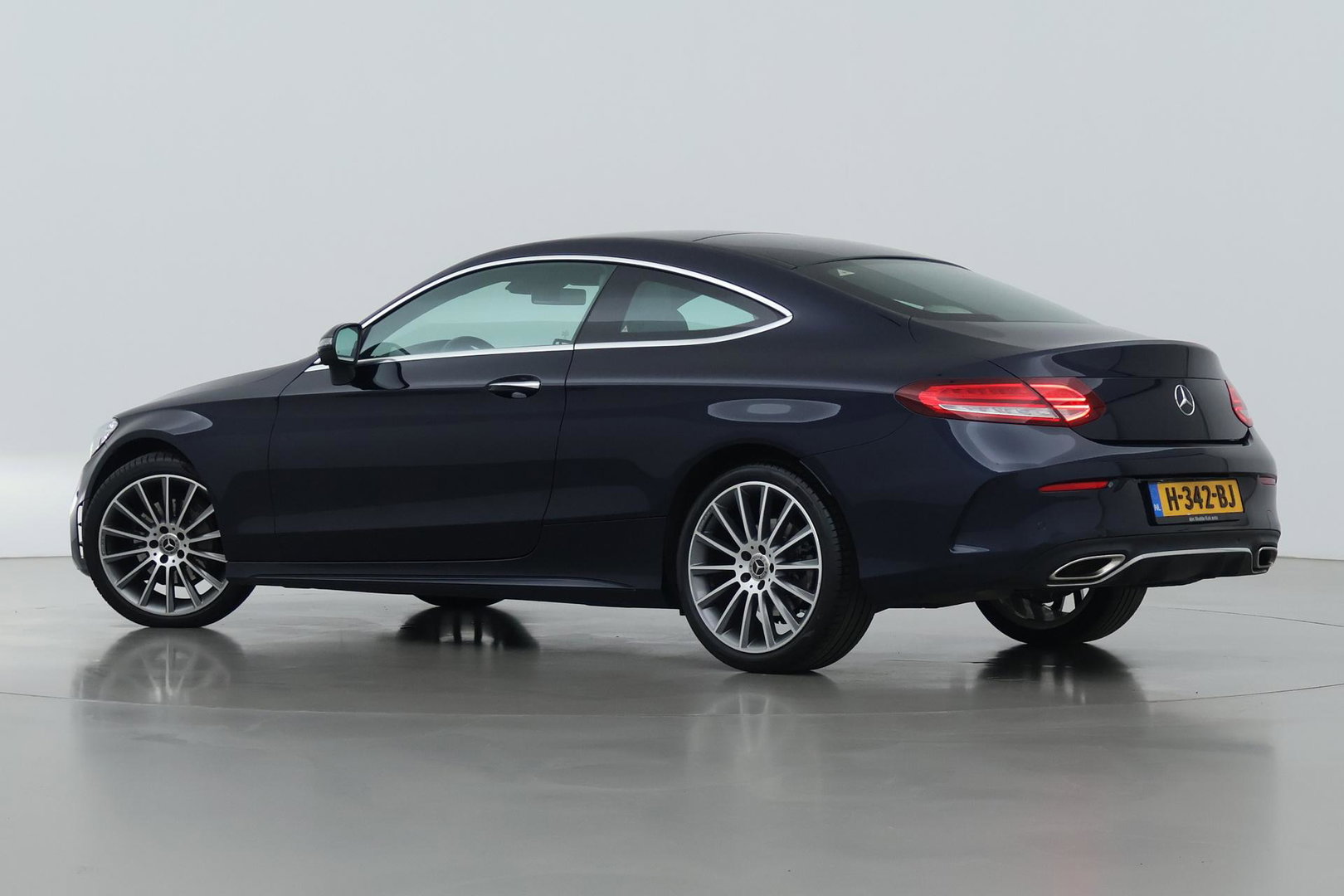 Mercedes-Benz C-Klasse Coupé 180 Premium Plus Pack | Luchtvering | Burmester | Panoramadak | 360° Camera | Memory | 19 Inch