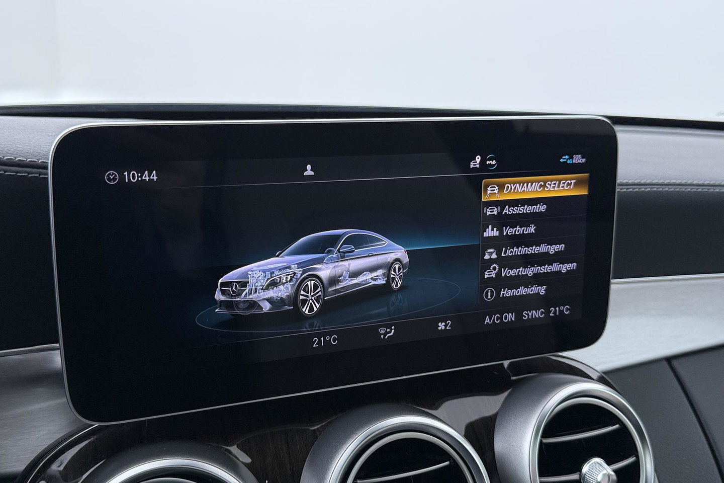 Mercedes-Benz C-Klasse Coupé 180 Premium Plus Pack | Luchtvering | Burmester | Panoramadak | 360° Camera | Memory | 19 Inch