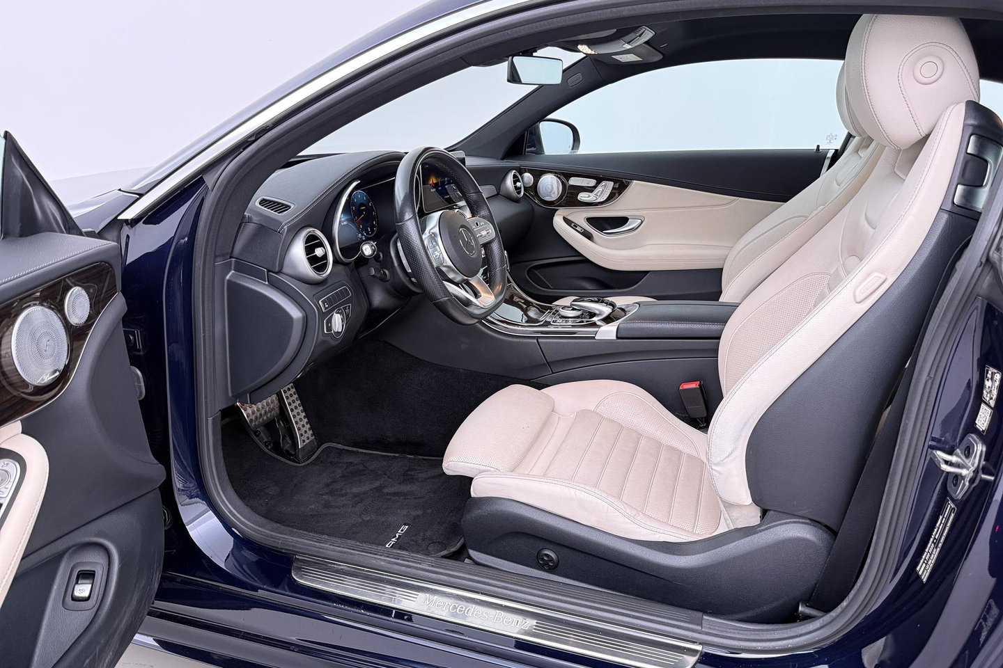 Mercedes-Benz C-Klasse Coupé 180 Premium Plus Pack | Luchtvering | Burmester | Panoramadak | 360° Camera | Memory | 19 Inch