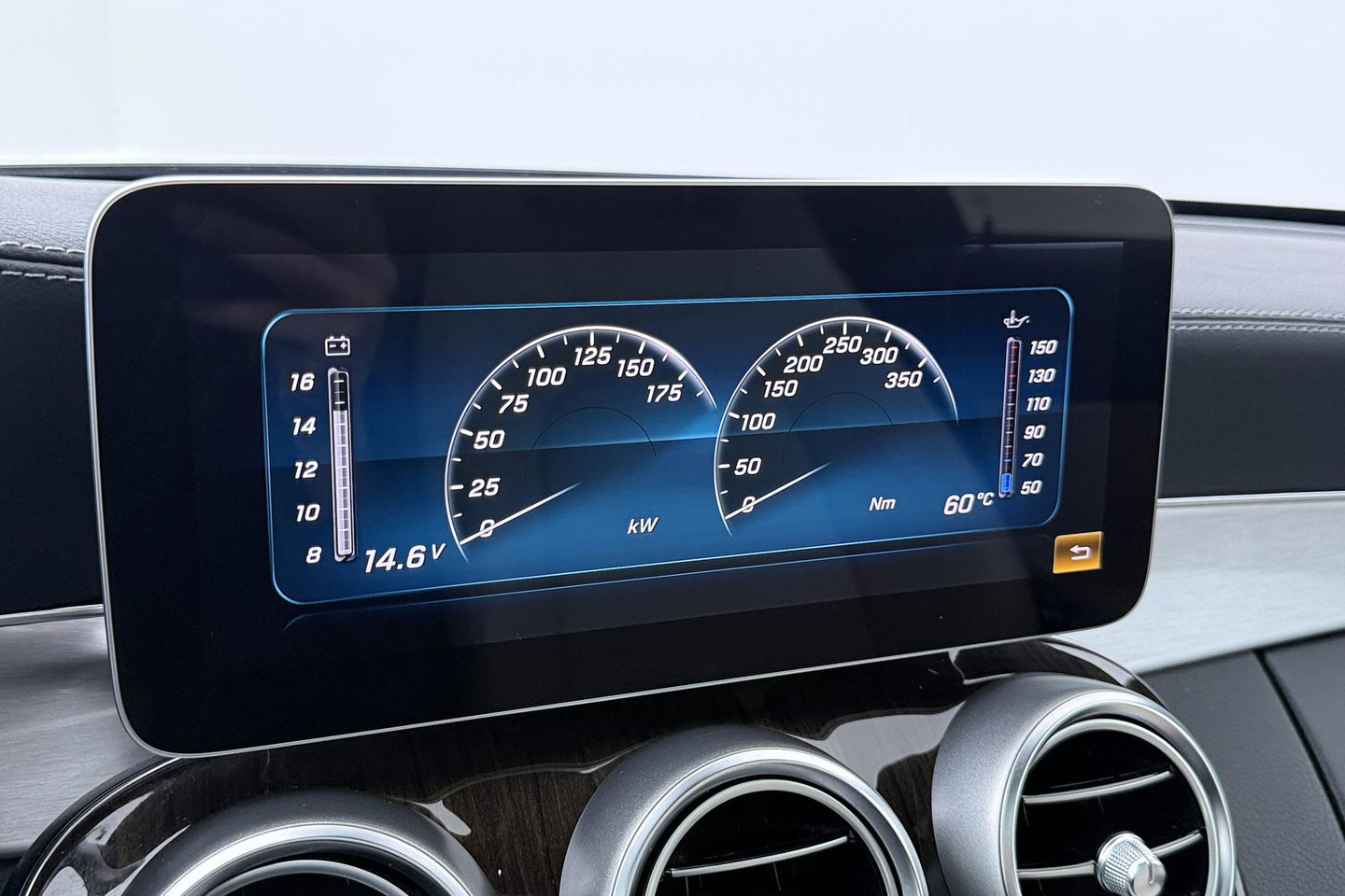 Mercedes-Benz C-Klasse Coupé 180 Premium Plus Pack | Luchtvering | Burmester | Panoramadak | 360° Camera | Memory | 19 Inch