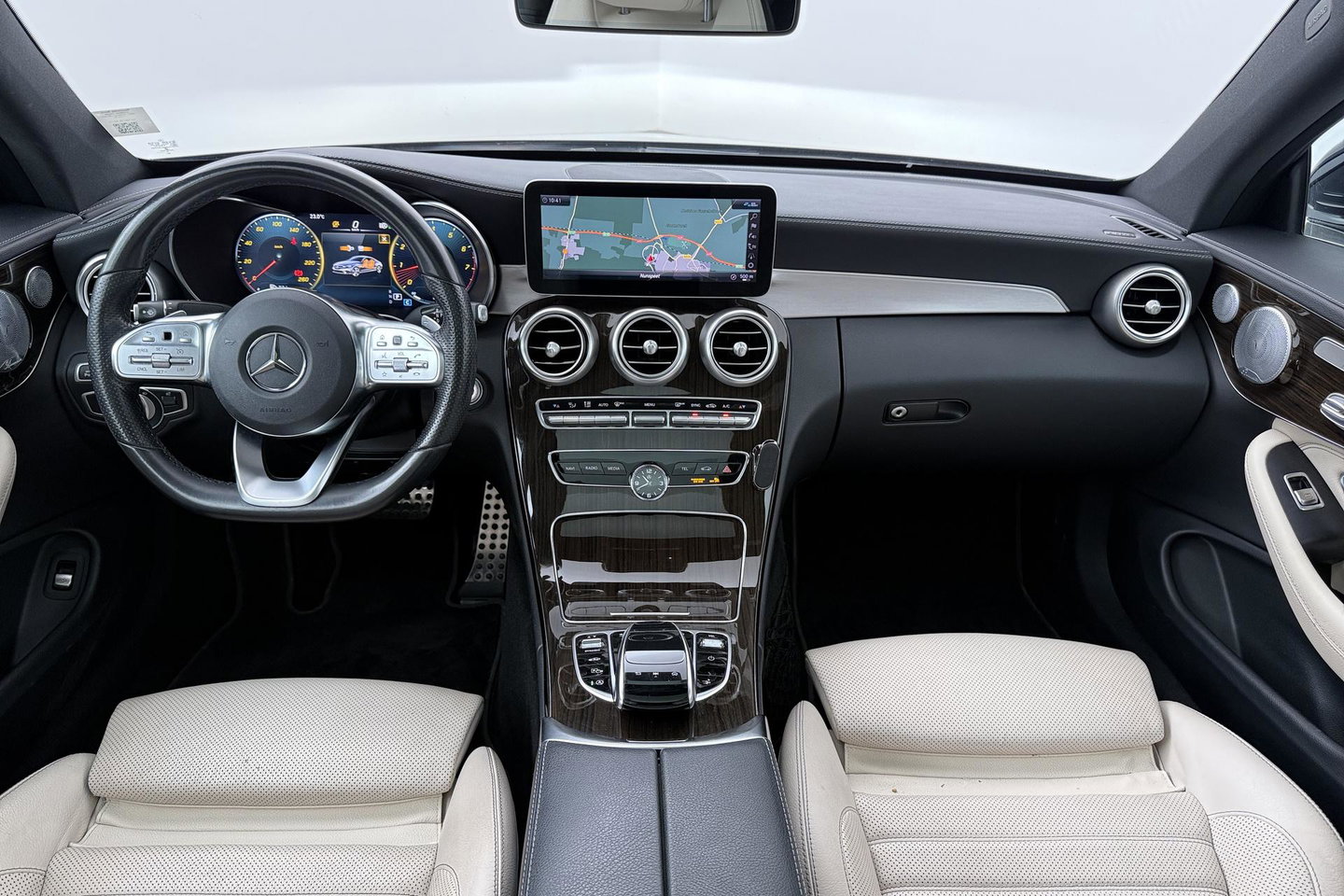 Mercedes-Benz C-Klasse Coupé 180 Premium Plus Pack | Luchtvering | Burmester | Panoramadak | 360° Camera | Memory | 19 Inch