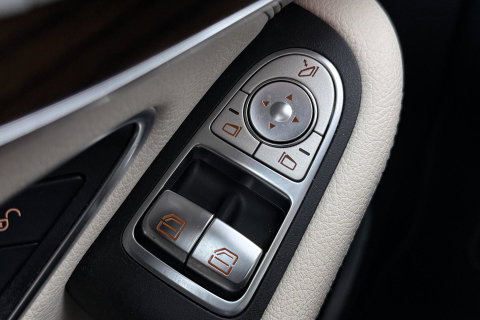 Mercedes-Benz C-Klasse Coupé 180 Premium Plus Pack | Luchtvering | Burmester | Panoramadak | 360° Camera | Memory | 19 Inch