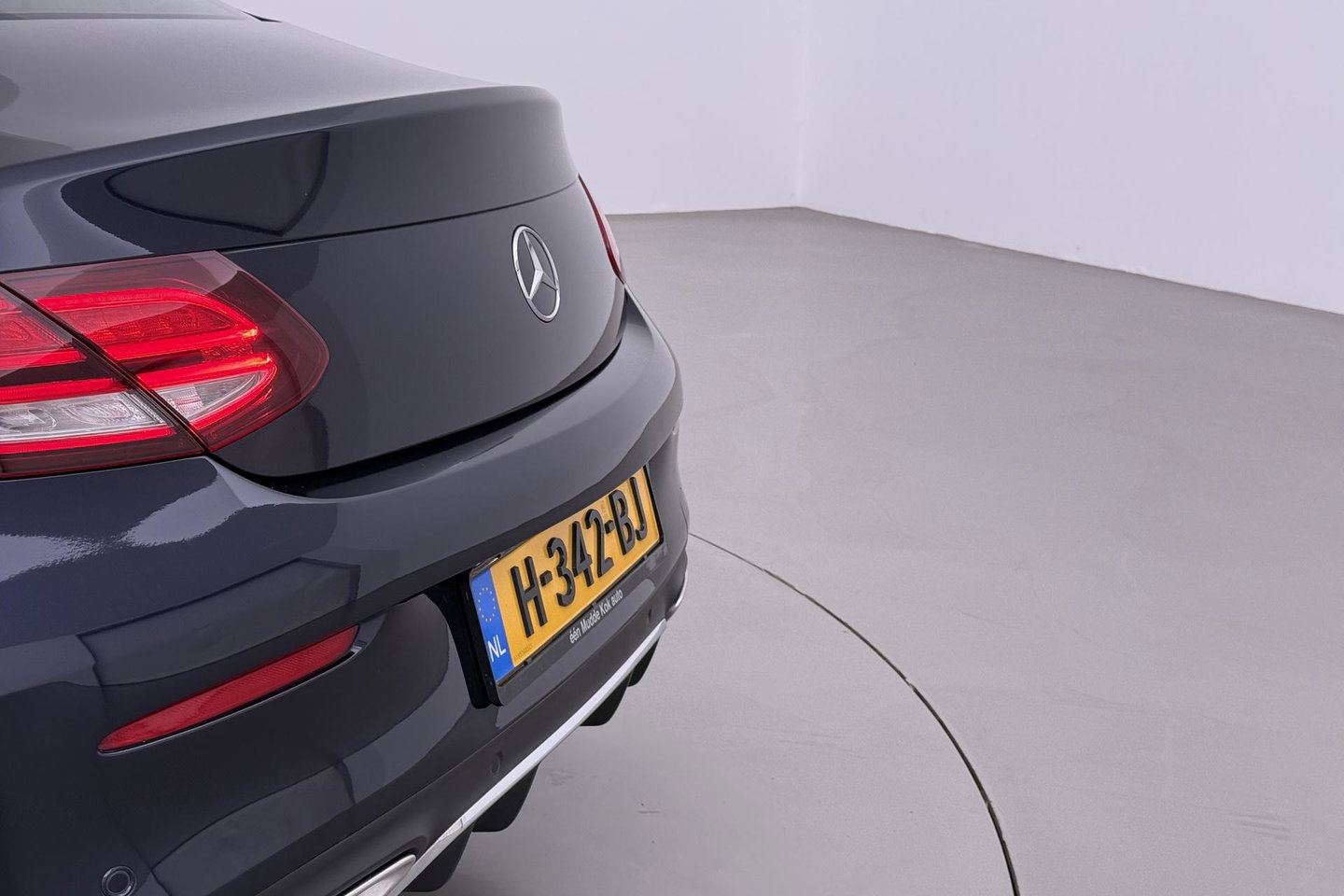 Mercedes-Benz C-Klasse Coupé 180 Premium Plus Pack | Luchtvering | Burmester | Panoramadak | 360° Camera | Memory | 19 Inch