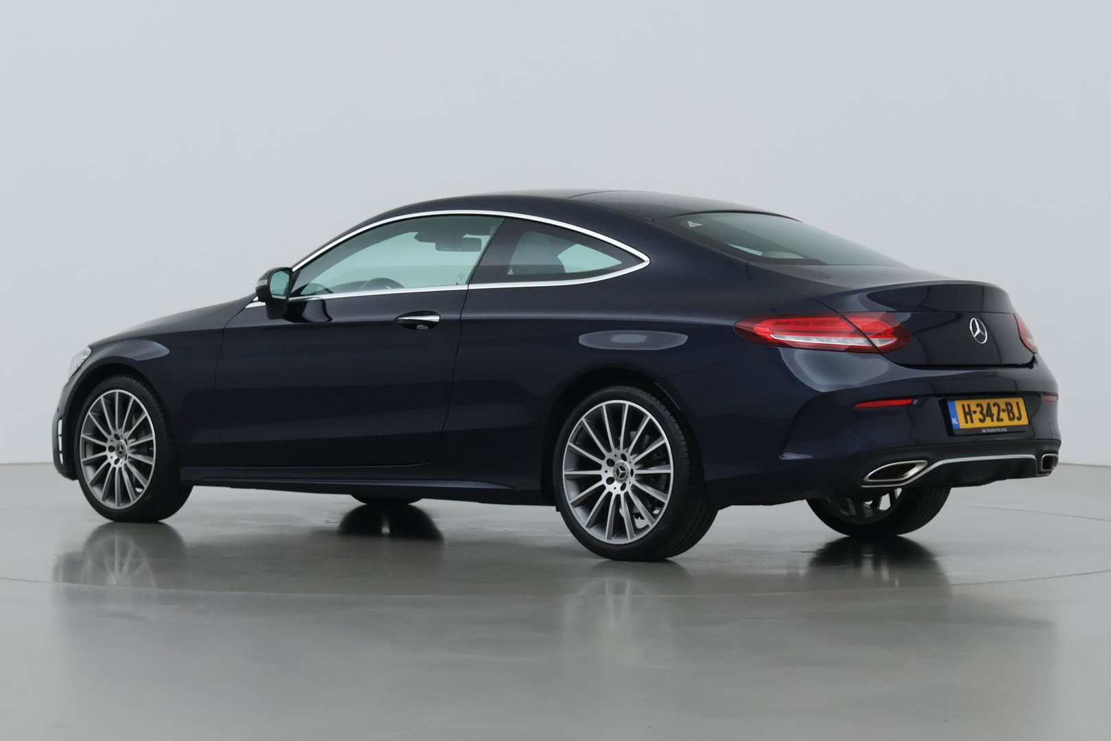 Mercedes-Benz C-Klasse Coupé 180 Premium Plus Pack | Luchtvering | Burmester | Panoramadak | 360° Camera | Memory | 19 Inch