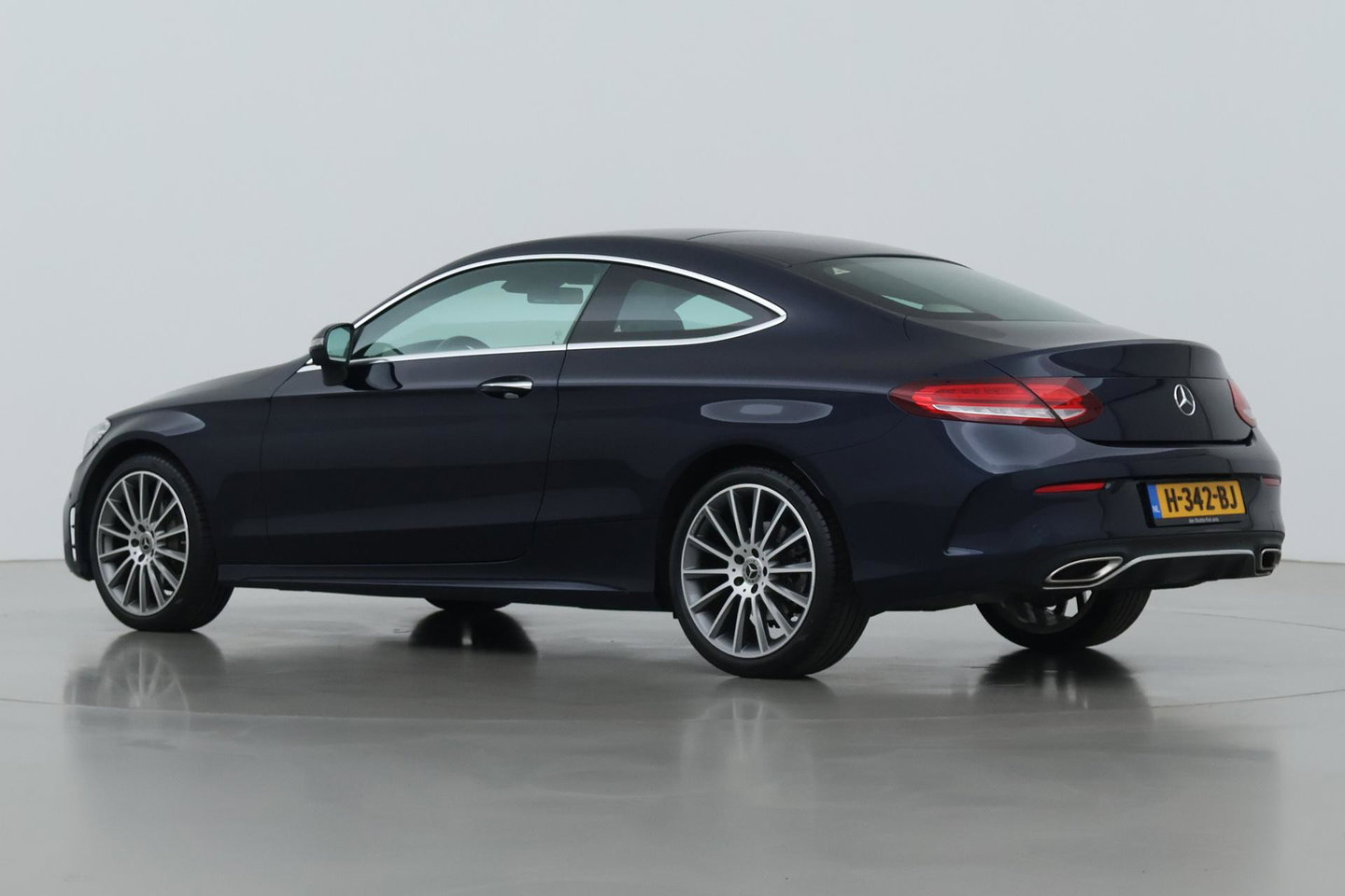 Mercedes-Benz C-Klasse Coupé 180 Premium Plus Pack | Luchtvering | Burmester | Panoramadak | 360° Camera | Memory | 19 Inch