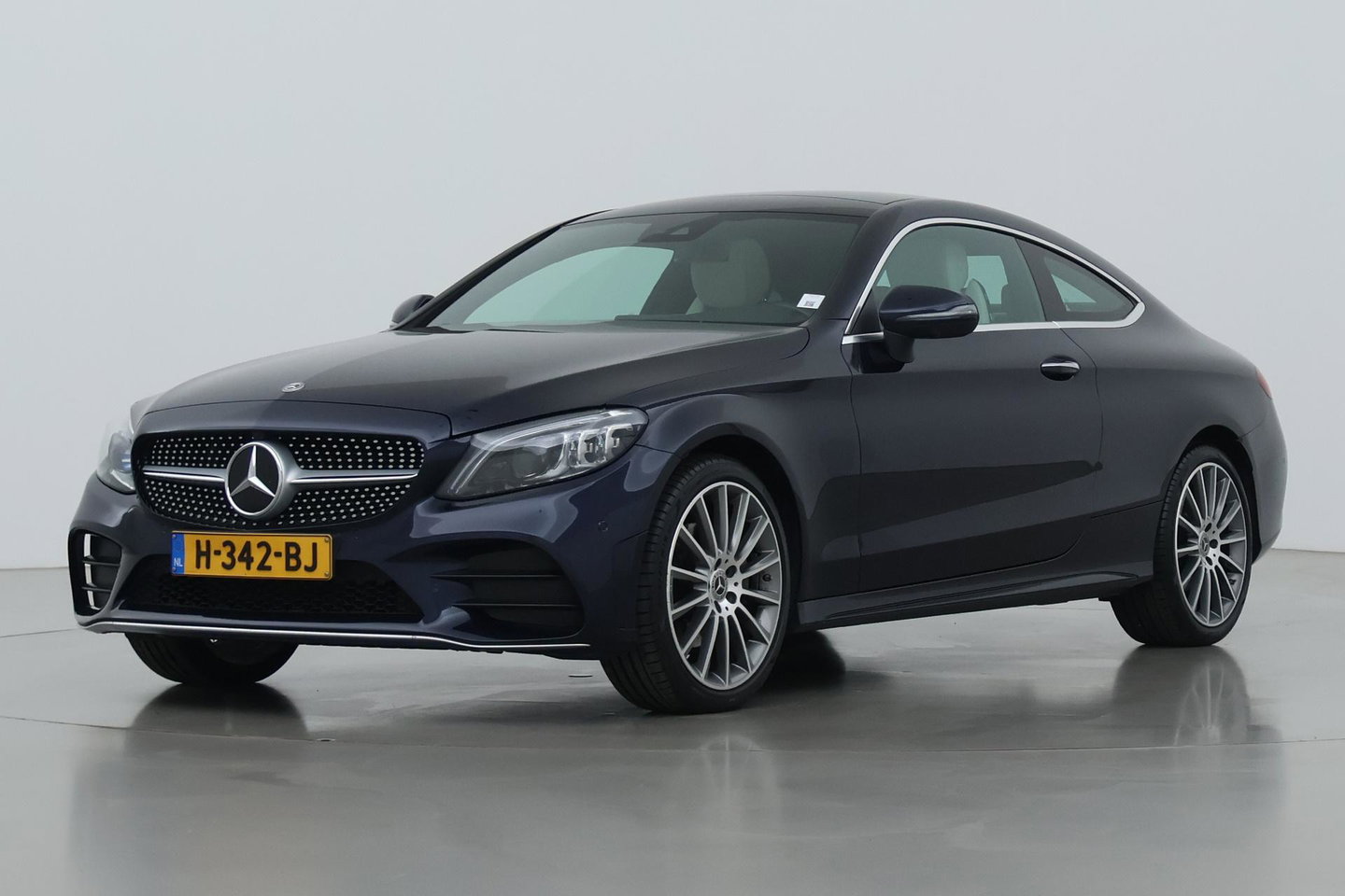 Mercedes-Benz C-Klasse Coupé 180 Premium Plus Pack | Luchtvering | Burmester | Panoramadak | 360° Camera | Memory | 19 Inch