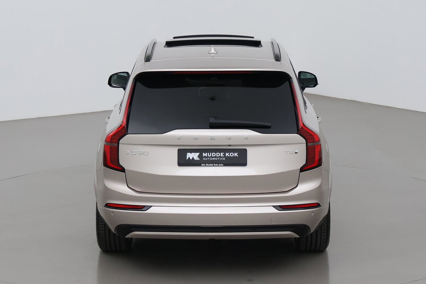 Volvo XC90 T8 Plug-in hybrid Ultra Dark | Bowers&Wilkins | Luchtvering | Massage | 22 Inch | Trekhaak | Head-Up