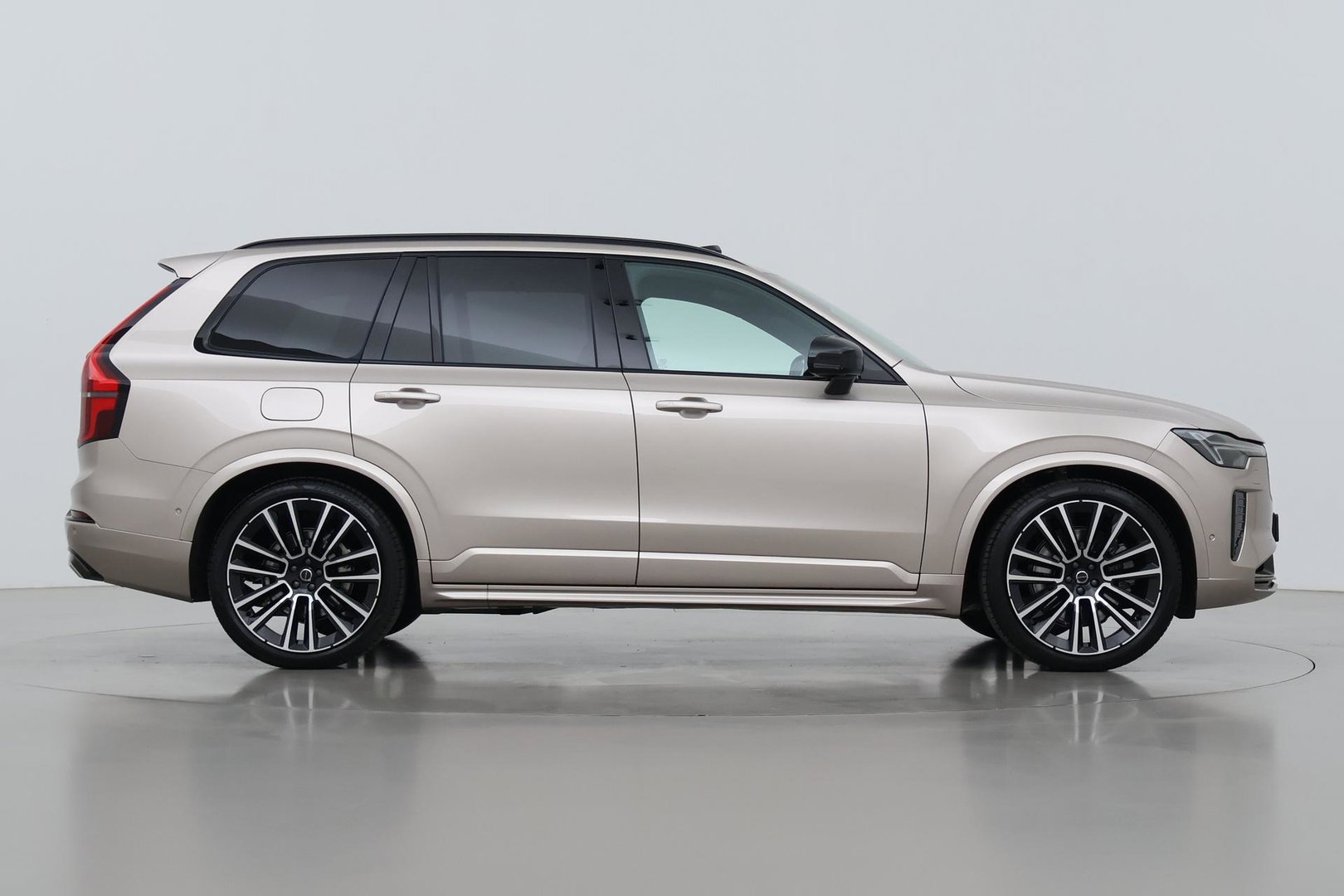 Volvo XC90 T8 Plug-in hybrid Ultra Dark | Bowers&Wilkins | Luchtvering | Massage | 22 Inch | Trekhaak | Head-Up