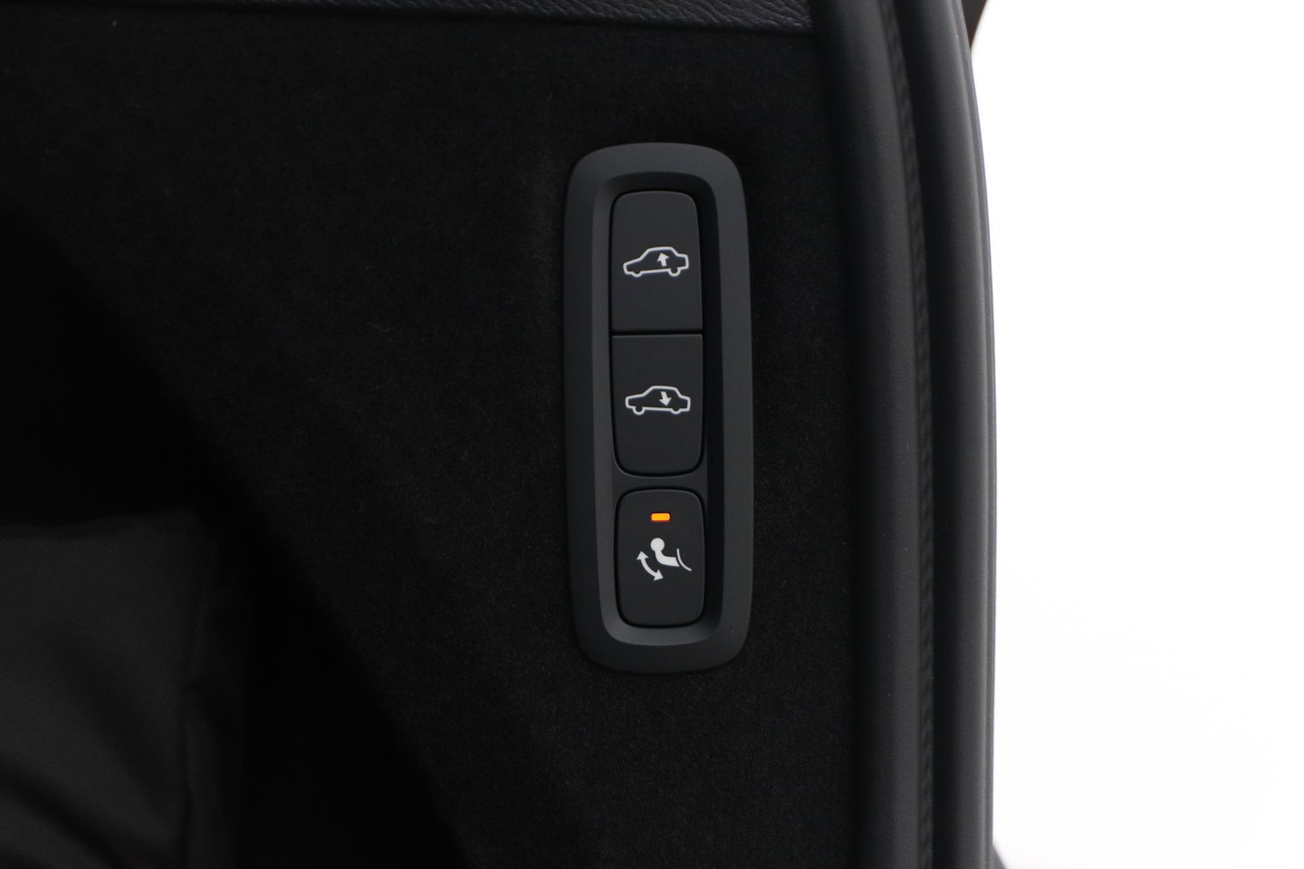 Volvo XC90 T8 Plug-in hybrid Ultra Dark | Bowers&Wilkins | Luchtvering | Massage | 22 Inch | Trekhaak | Head-Up