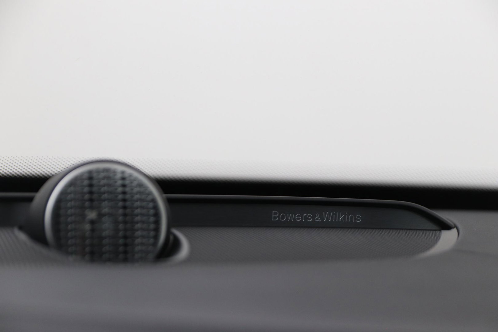 Volvo XC90 T8 Plug-in hybrid Ultra Dark | Bowers&Wilkins | Luchtvering | Massage | 22 Inch | Trekhaak | Head-Up