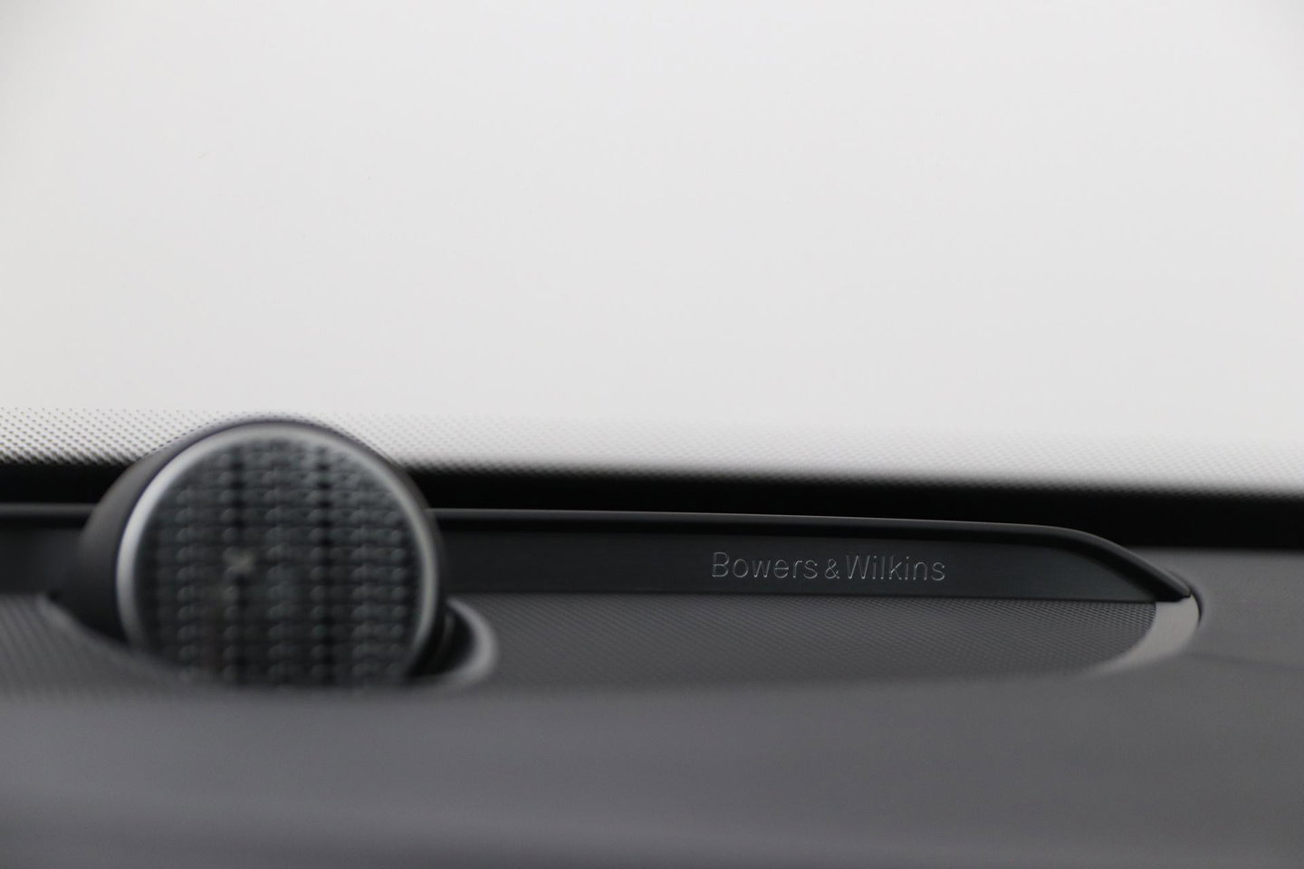 Volvo XC90 T8 Plug-in hybrid Ultra Dark | Bowers&Wilkins | Luchtvering | Massage | 22 Inch | Trekhaak | Head-Up