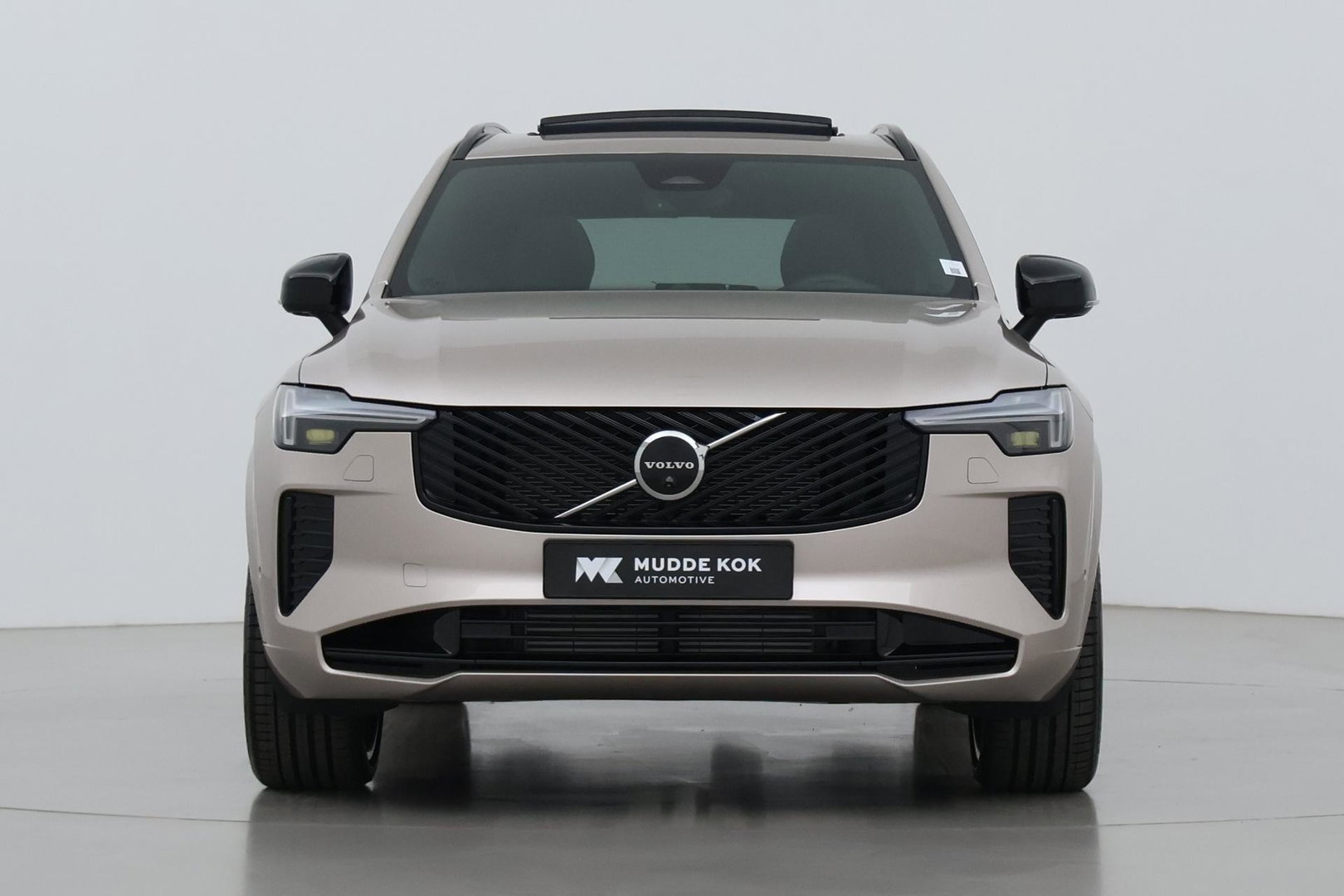 Volvo XC90 T8 Plug-in hybrid Ultra Dark | Bowers&Wilkins | Luchtvering | Massage | 22 Inch | Trekhaak | Head-Up