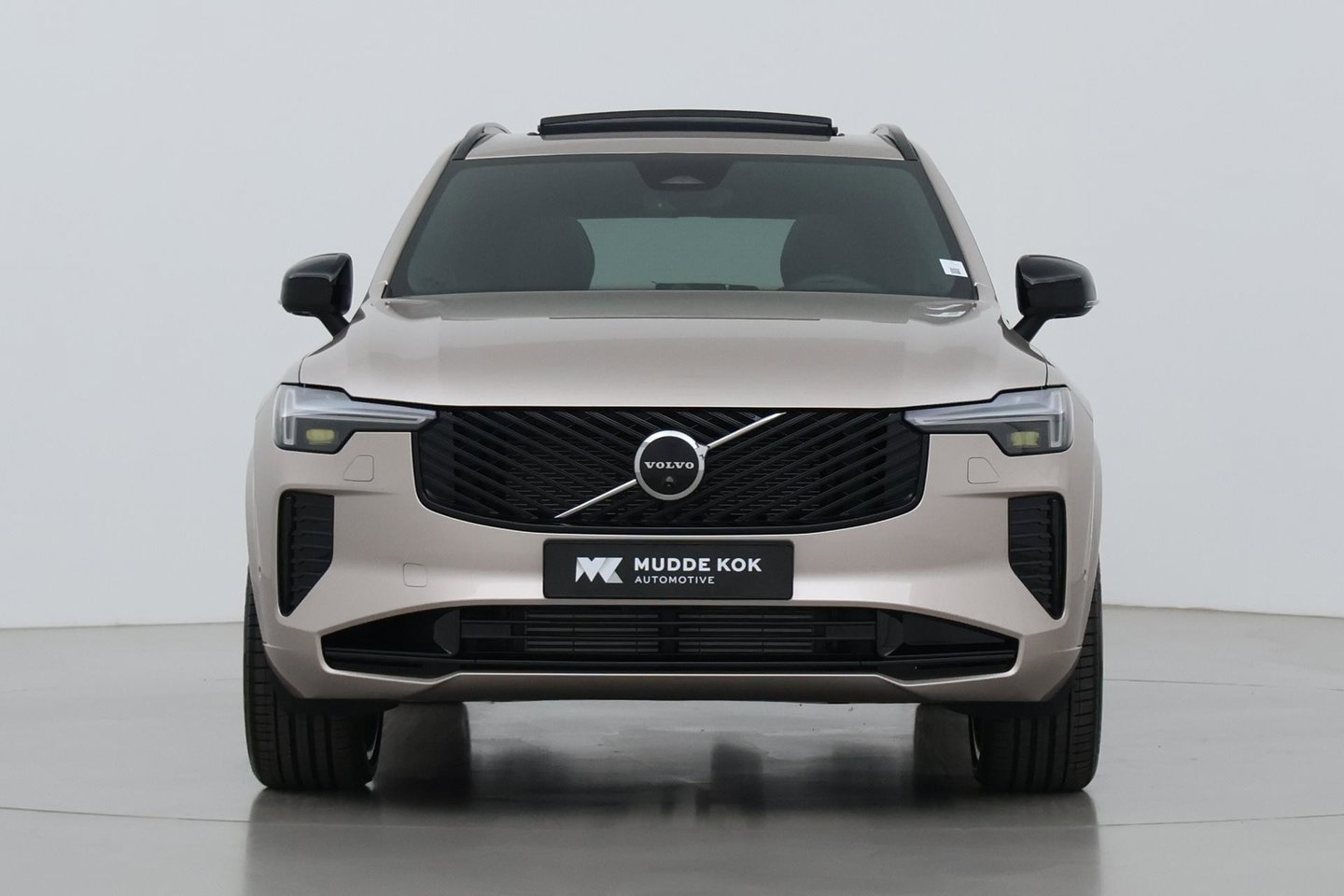 Volvo XC90 T8 Plug-in hybrid Ultra Dark | Bowers&Wilkins | Luchtvering | Massage | 22 Inch | Trekhaak | Head-Up
