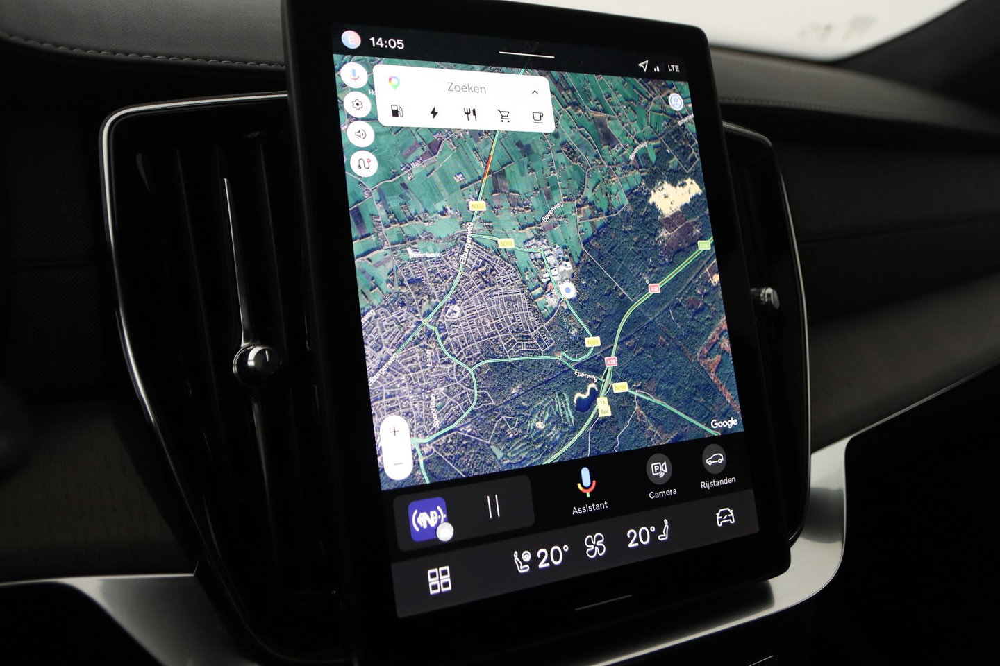 Volvo XC90 T8 Plug-in hybrid Ultra Dark | Bowers&Wilkins | Luchtvering | Massage | 22 Inch | Trekhaak | Head-Up