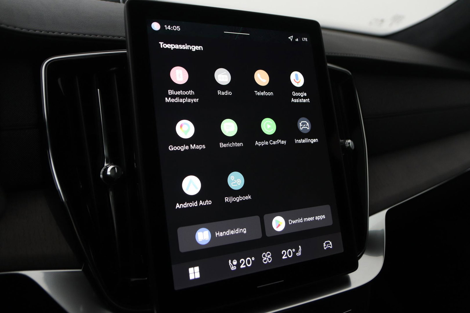 Volvo XC90 T8 Plug-in hybrid Ultra Dark | Bowers&Wilkins | Luchtvering | Massage | 22 Inch | Trekhaak | Head-Up