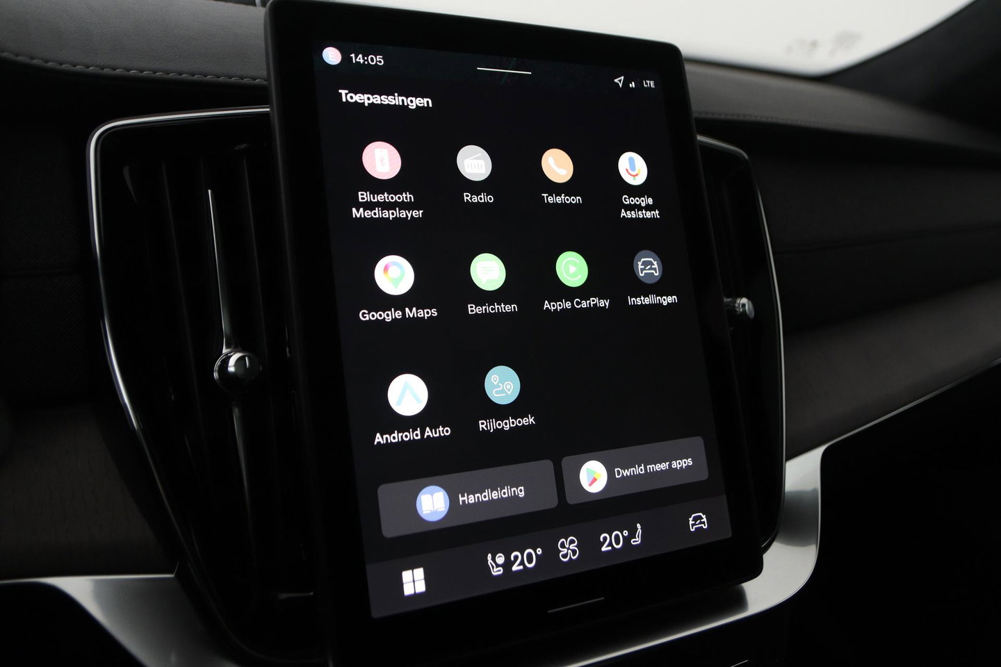 Volvo XC90 T8 Plug-in hybrid Ultra Dark | Bowers&Wilkins | Luchtvering | Massage | 22 Inch | Trekhaak | Head-Up