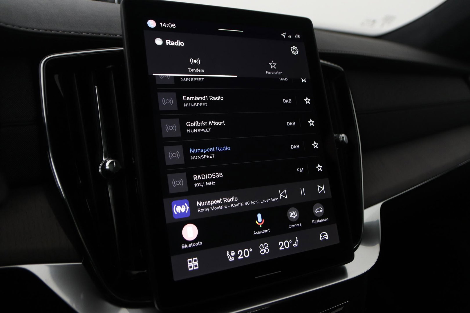 Volvo XC90 T8 Plug-in hybrid Ultra Dark | Bowers&Wilkins | Luchtvering | Massage | 22 Inch | Trekhaak | Head-Up
