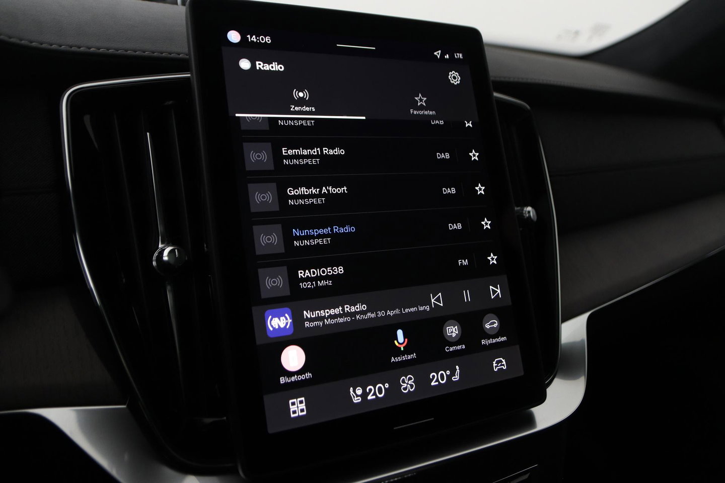 Volvo XC90 T8 Plug-in hybrid Ultra Dark | Bowers&Wilkins | Luchtvering | Massage | 22 Inch | Trekhaak | Head-Up