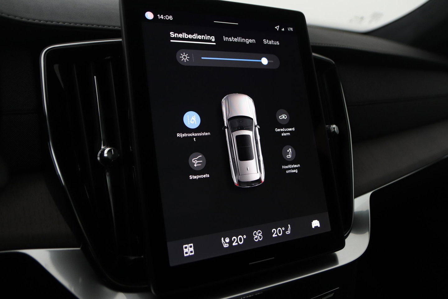 Volvo XC90 T8 Plug-in hybrid Ultra Dark | Bowers&Wilkins | Luchtvering | Massage | 22 Inch | Trekhaak | Head-Up