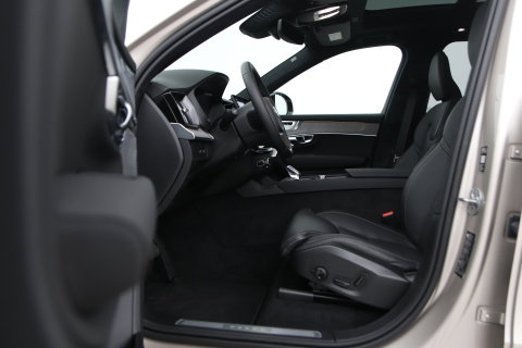 Volvo XC90 T8 Plug-in hybrid Ultra Dark | Bowers&Wilkins | Luchtvering | Massage | 22 Inch | Trekhaak | Head-Up
