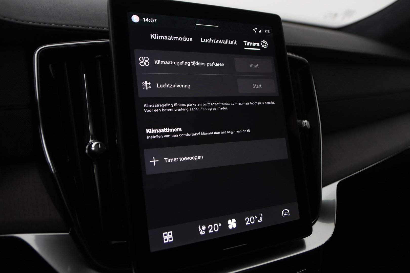 Volvo XC90 T8 Plug-in hybrid Ultra Dark | Bowers&Wilkins | Luchtvering | Massage | 22 Inch | Trekhaak | Head-Up