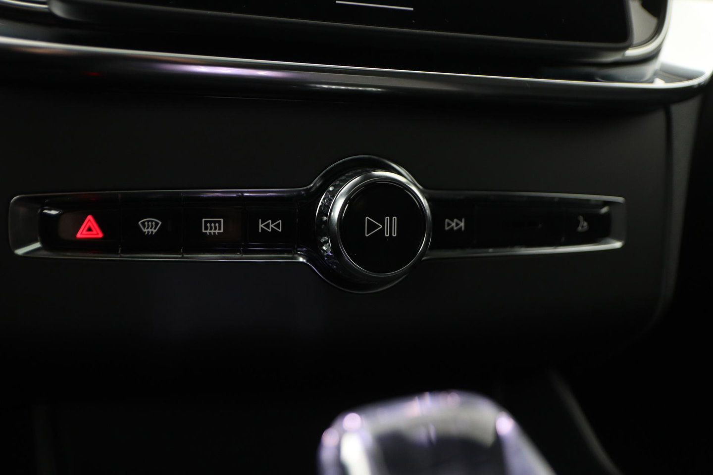 Volvo XC90 T8 Plug-in hybrid Ultra Dark | Bowers&Wilkins | Luchtvering | Massage | 22 Inch | Trekhaak | Head-Up