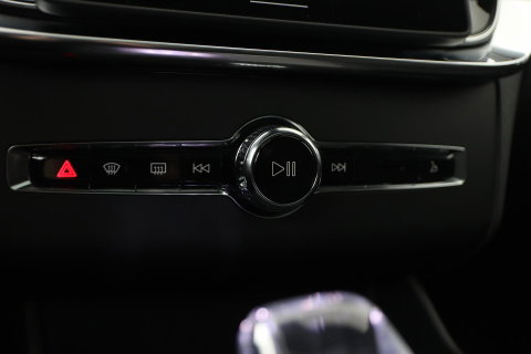 Volvo XC90 T8 Plug-in hybrid Ultra Dark | Bowers&Wilkins | Luchtvering | Massage | 22 Inch | Trekhaak | Head-Up