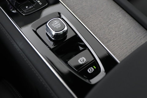 Volvo XC90 T8 Plug-in hybrid Ultra Dark | Bowers&Wilkins | Luchtvering | Massage | 22 Inch | Trekhaak | Head-Up
