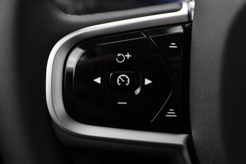 Volvo XC90 T8 Plug-in hybrid Ultra Dark | Bowers&Wilkins | Luchtvering | Massage | 22 Inch | Trekhaak | Head-Up