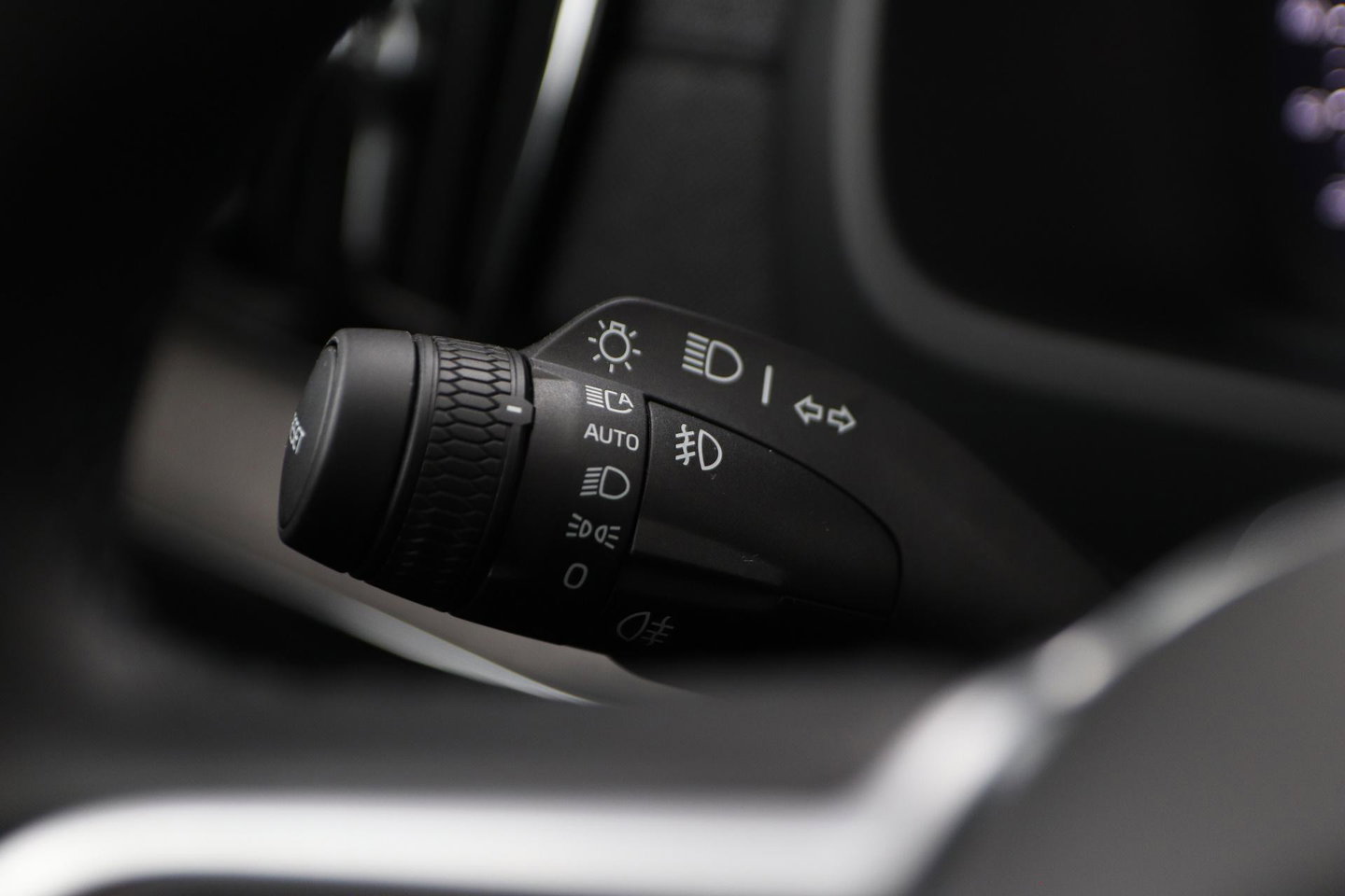 Volvo XC90 T8 Plug-in hybrid Ultra Dark | Bowers&Wilkins | Luchtvering | Massage | 22 Inch | Trekhaak | Head-Up
