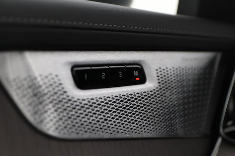 Volvo XC90 T8 Plug-in hybrid Ultra Dark | Bowers&Wilkins | Luchtvering | Massage | 22 Inch | Trekhaak | Head-Up