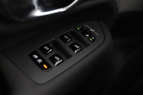Volvo XC90 T8 Plug-in hybrid Ultra Dark | Bowers&Wilkins | Luchtvering | Massage | 22 Inch | Trekhaak | Head-Up