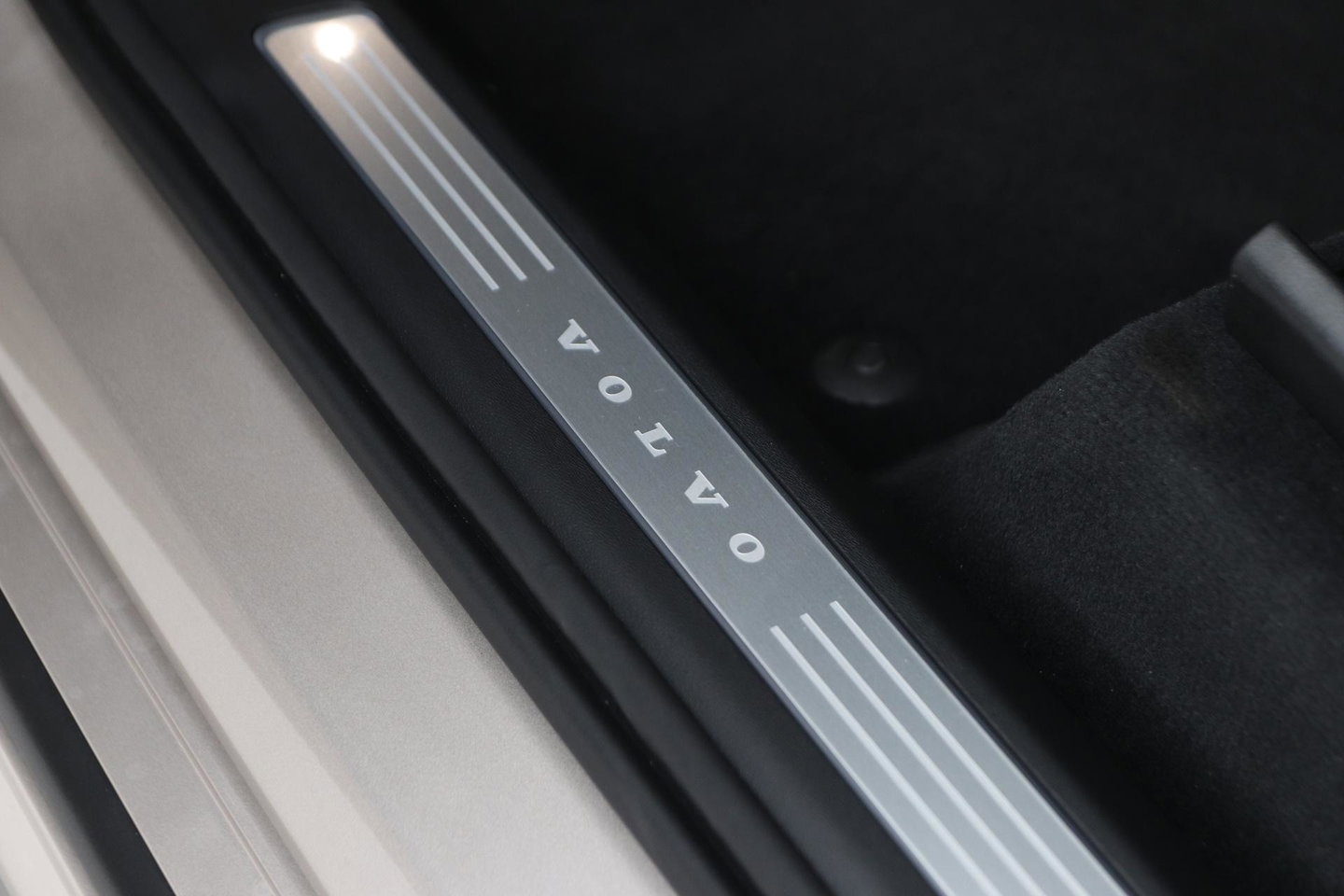 Volvo XC90 T8 Plug-in hybrid Ultra Dark | Bowers&Wilkins | Luchtvering | Massage | 22 Inch | Trekhaak | Head-Up