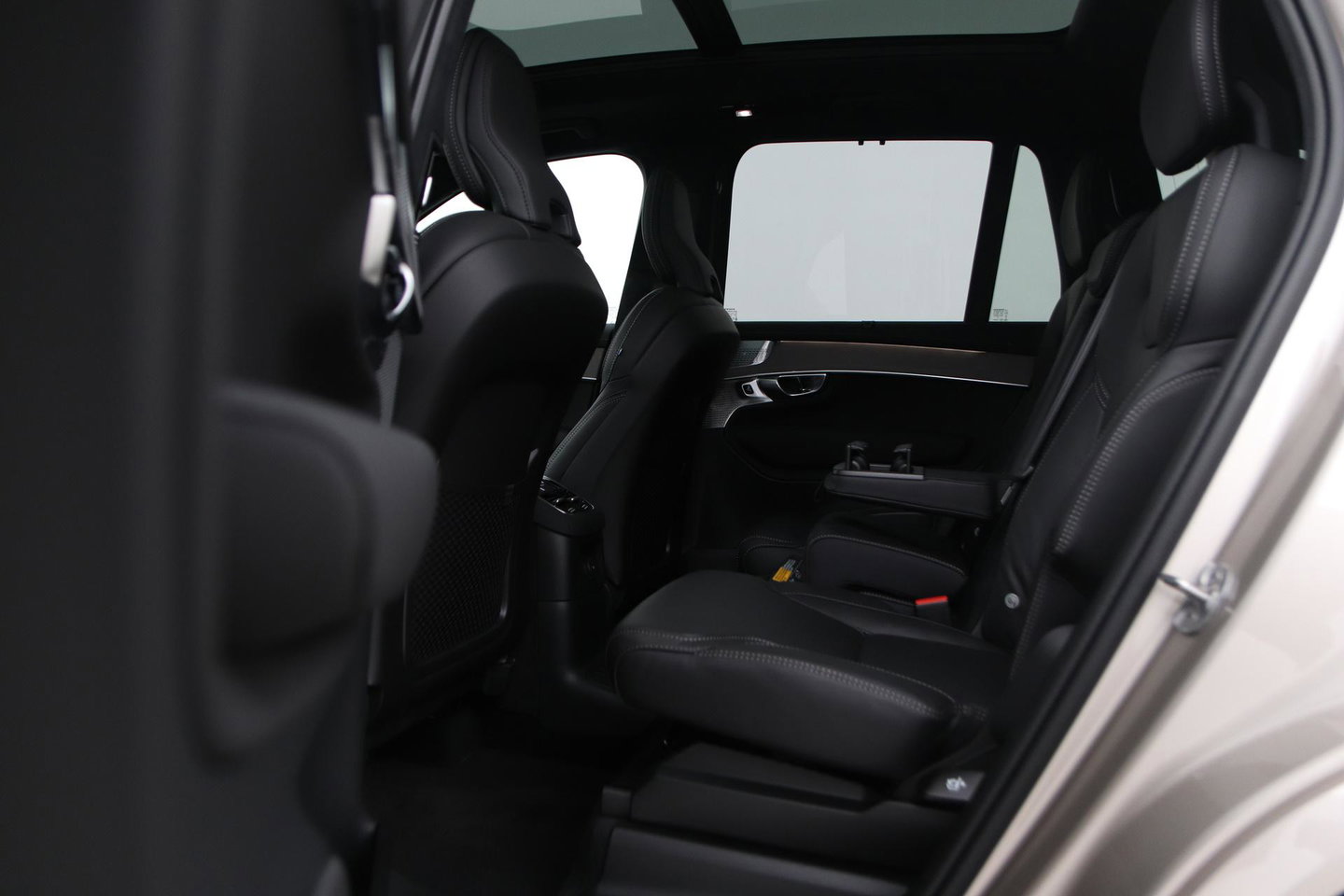Volvo XC90 T8 Plug-in hybrid Ultra Dark | Bowers&Wilkins | Luchtvering | Massage | 22 Inch | Trekhaak | Head-Up