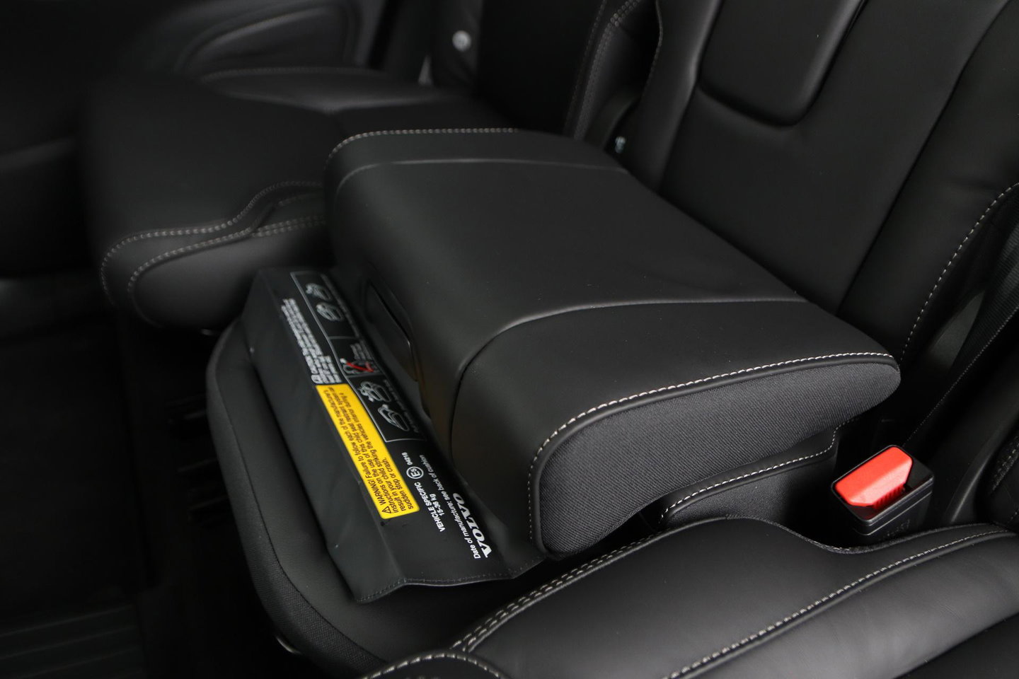 Volvo XC90 T8 Plug-in hybrid Ultra Dark | Bowers&Wilkins | Luchtvering | Massage | 22 Inch | Trekhaak | Head-Up